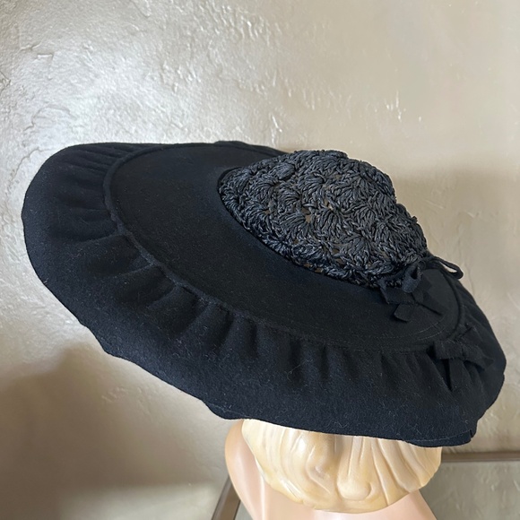 IRRESISTIBLE 1940s\' BLACK FELT/STRAW HAT - WIDE DOUBLE FELT BRIM & STRAW CROWN main image 4